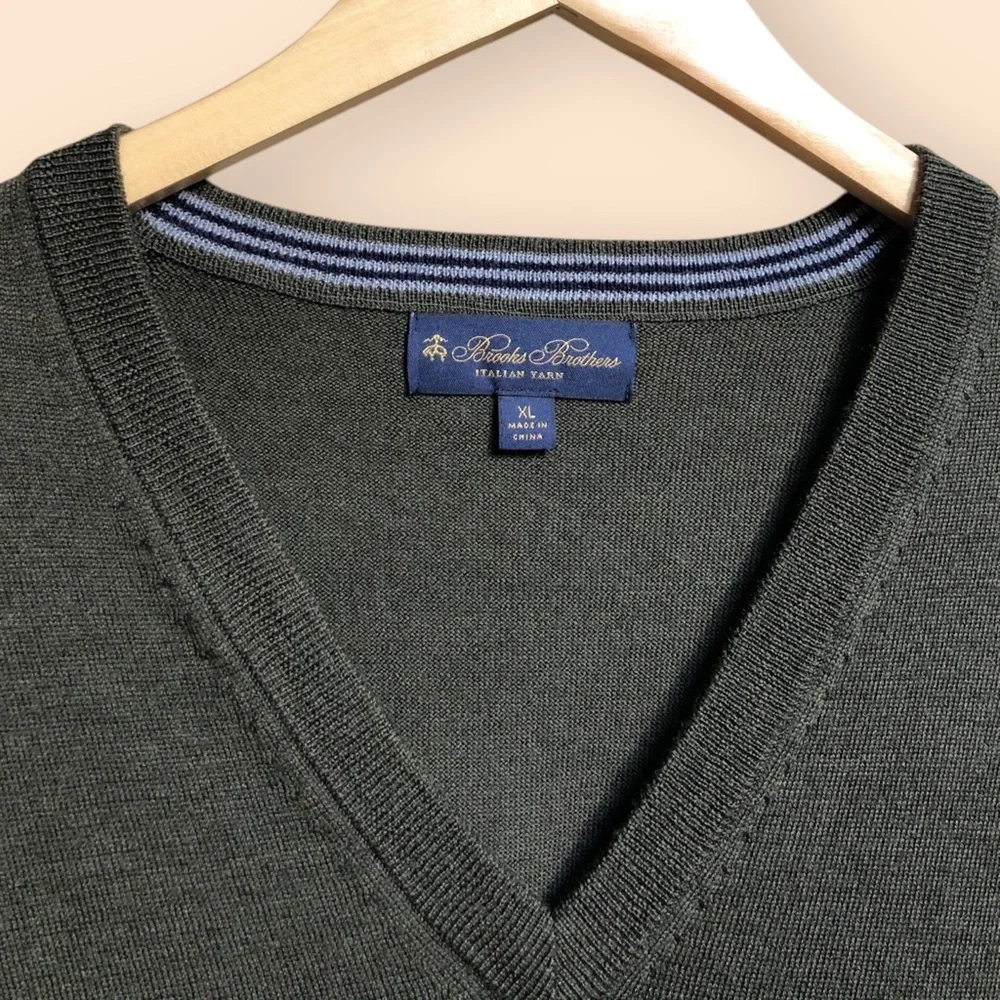 Brooks Brothers Italian Yarn Merino Wool V-neck Knit Sweater Forest Green MEN XL